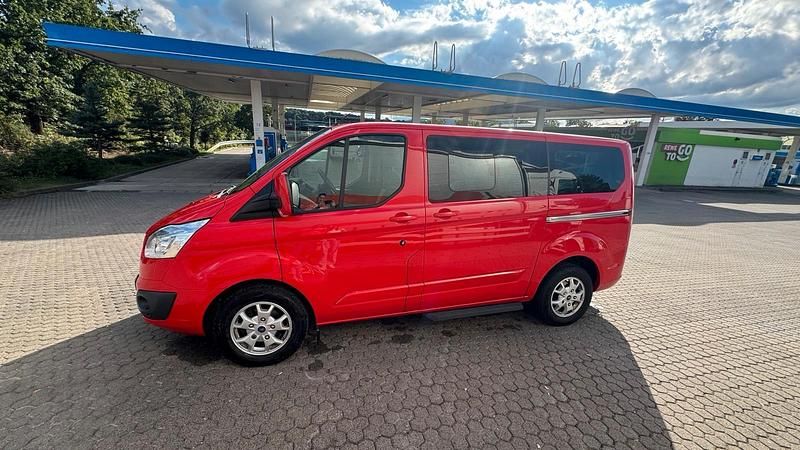 Rot Gebraucht 2015 Ford Tourneo Custom Van / Kleinbus | 15.800 € (Fairer Preis) - Bild 1/4