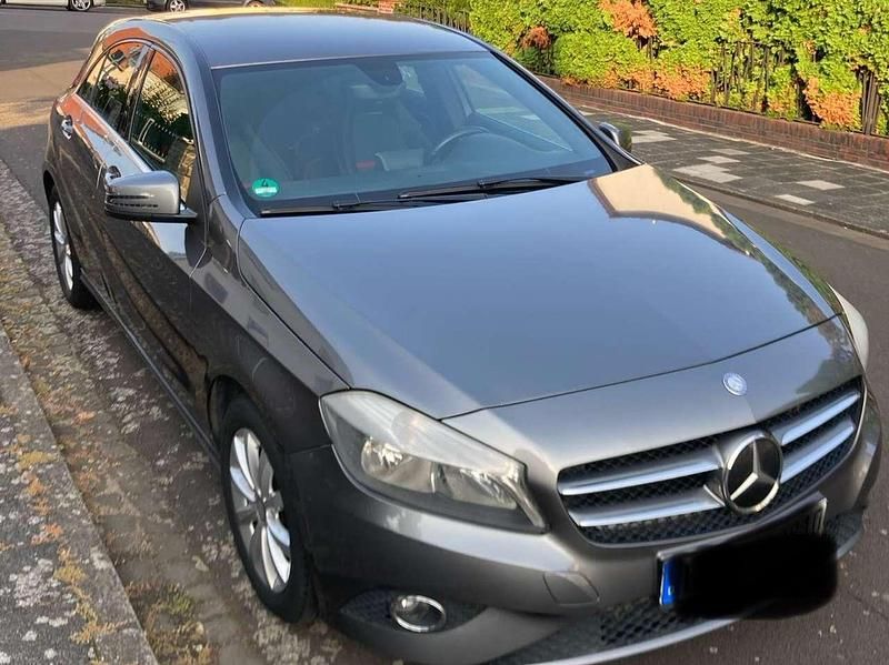 Gebraucht Mercedes A180 Style 122 PS (89 kW) 2013 Grau Limousine