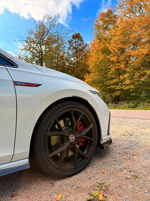 Gebraucht VW Golf VIII GTI 245 PS (180 kW) 2022 Weiß Limousine