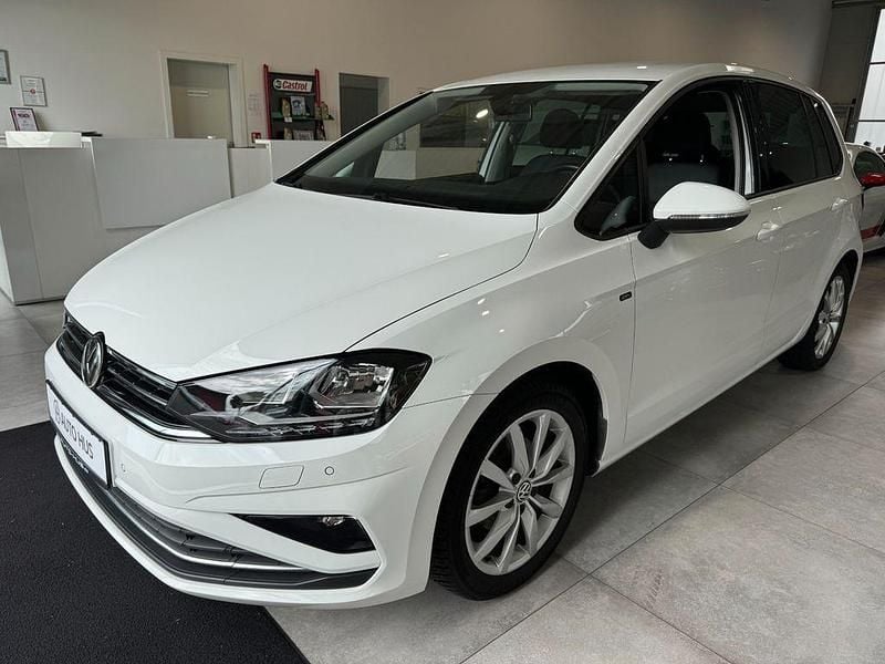 Weiß Gebraucht 2018 VW Golf Sportsvan Join Van / Kleinbus | 12.990 € (Fairer Preis) - Bild 1/4