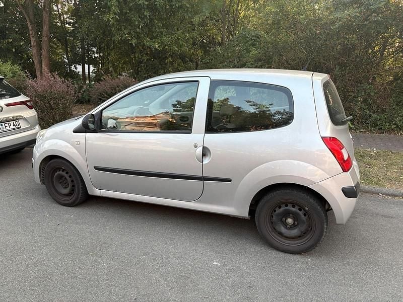 Silber Gebraucht 2007 Renault Twingo Elysee Kleinwagen | 1.350 € (Guter Preis) - Bild 1/4