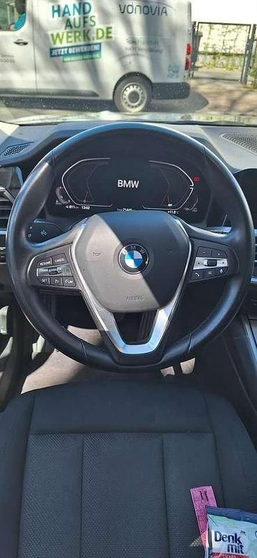 Grau Gebraucht 2022 BMW 320 Advantage Kombi | 24.500 € (Guter Preis) - Bild 1/4