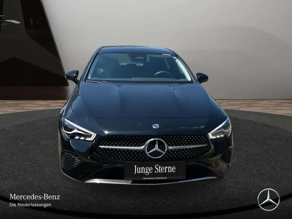 Gebraucht Mercedes CLA180 Progressive 136 PS (100 kW) 2025 Kosmosschwarz Kombi