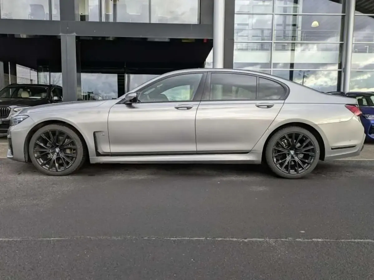 Gebraucht BMW 730 M Sport 286 PS (210 kW) 2022 Donington grau metallic Limousine