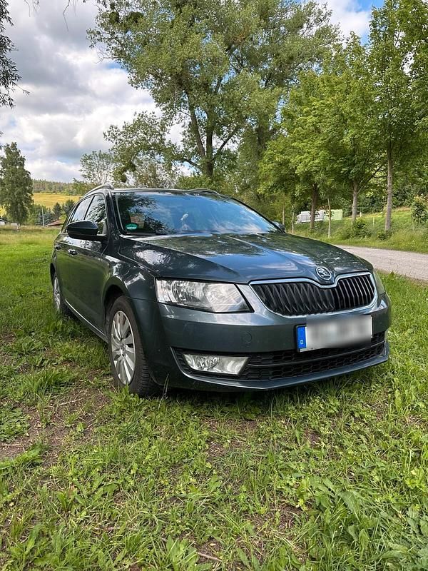 Grau Gebraucht 2014 Skoda Octavia Ambition Kombi | 10.500 € (Fairer Preis) - Bild 1/4