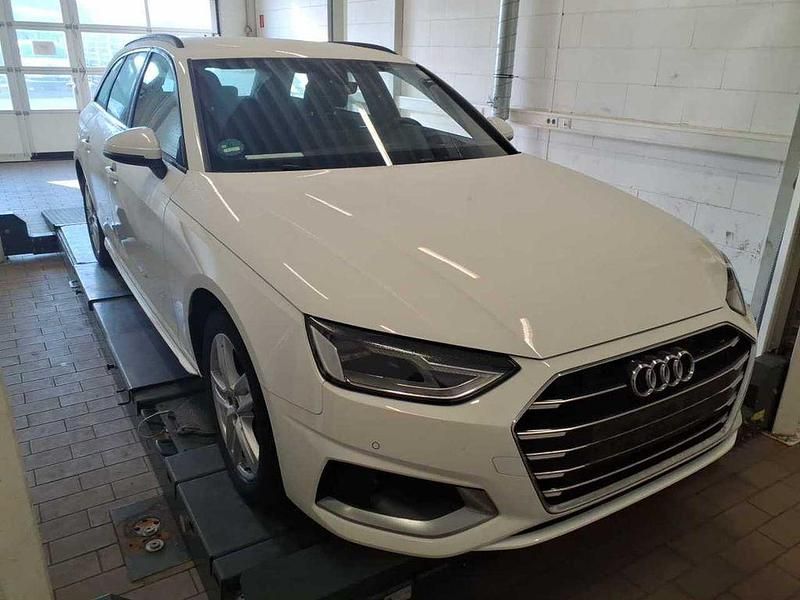 Gebraucht Audi A4 Advanced Plus 204 PS (150 kW) 2023 Ibisweiß Kombi