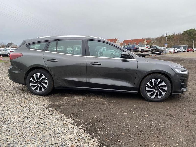 Gebraucht Ford Focus Active X 120 PS (88 kW) 2022 Grau Limousine