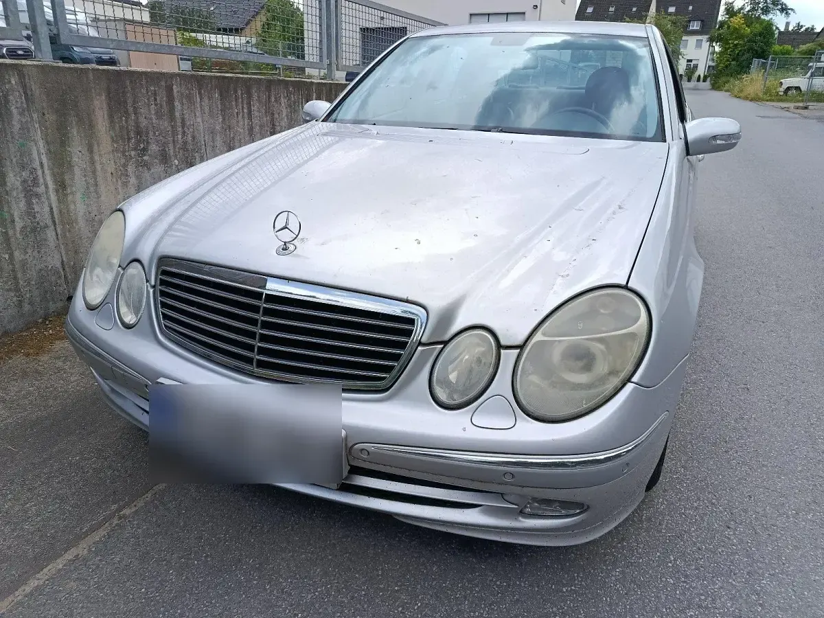 Gebraucht Mercedes E320 204 PS (150 kW) 2003 Silber Limousine