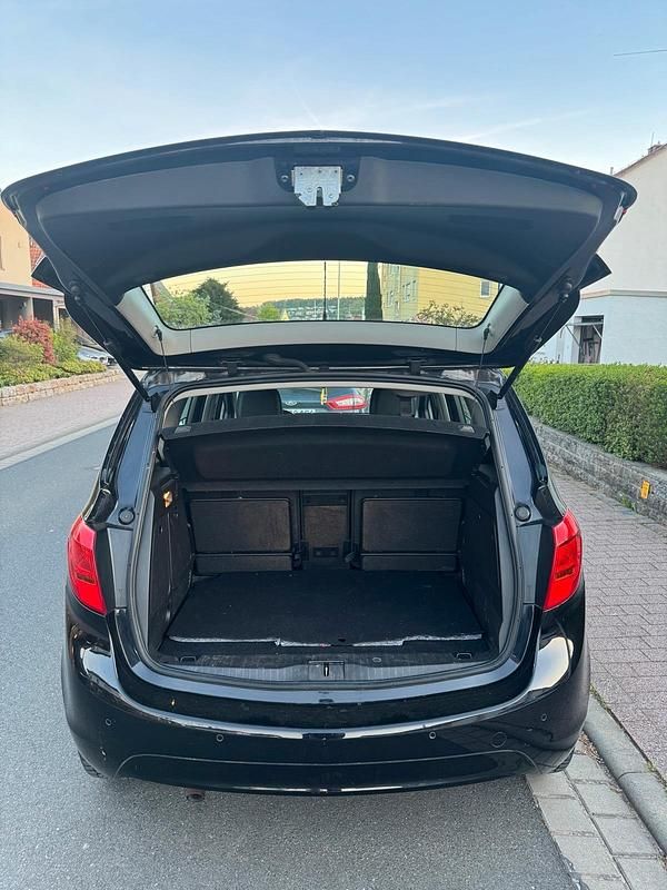 Second-hand Opel Meriva 110 CP (80 kW) 2011 Negru Monovolum