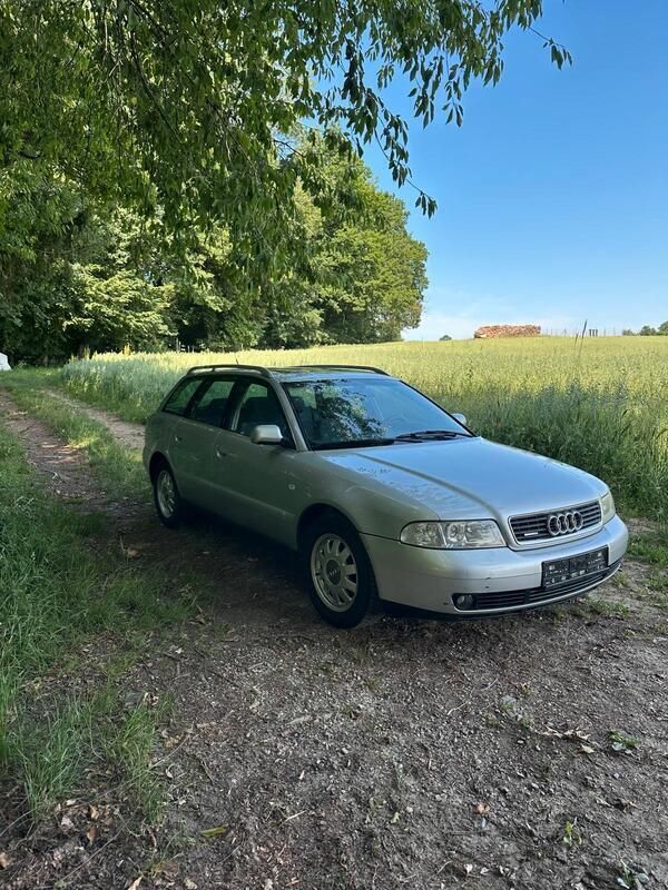 Silber Gebraucht 2001 Audi A4 Kombi | 2.800 € (Fairer Preis) - Bild 1/4
