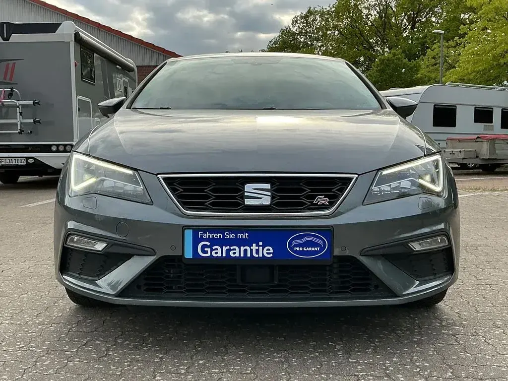 Używany Seat Leon FR 179 KM (131 kW) 2017 Szary Sedan/Limuzyna
