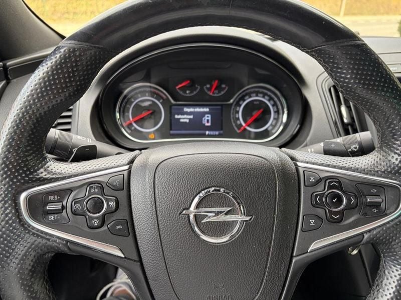 Gebraucht Opel Insignia Innovation 250 PS (183 kW) 2014 Weiß Limousine