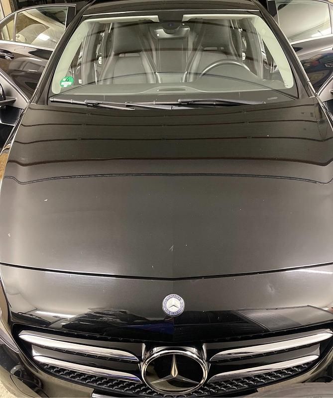 Gebraucht Mercedes A180 122 PS (89 kW) 2014 Schwarz Kleinwagen