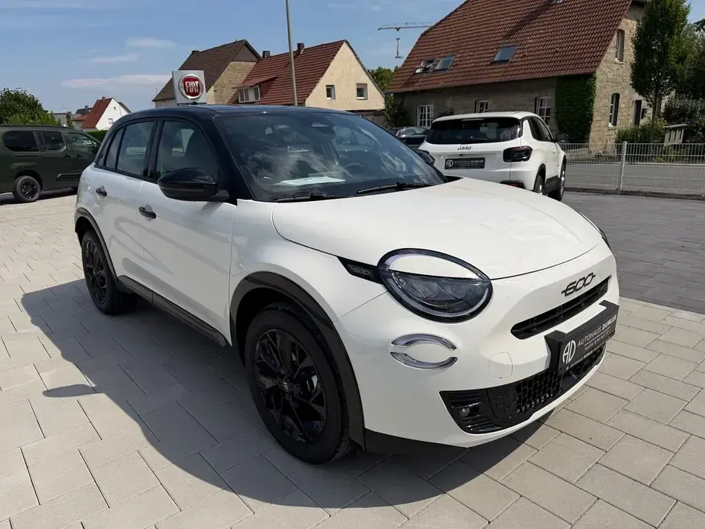 Neu Fiat 600 Street 101 PS (74 kW) 2026 Weiß SUV