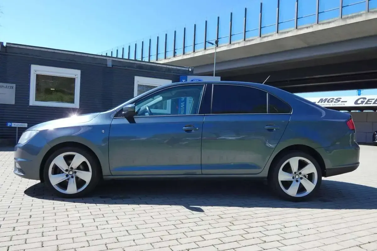 Gebraucht Seat Toledo Style 105 PS (77 kW) 2014 "rodium" grau Kleinwagen