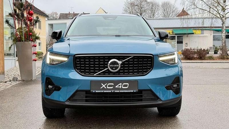 Gebraucht Volvo XC40 Ultra 163 PS (119 kW) 2025 Fjord blue / metallic SUV
