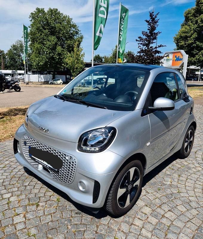 Silber Gebraucht 2021 Smart ForTwo Electric Drive Kleinwagen | 10.700 € (Fairer Preis) - Bild 1/4