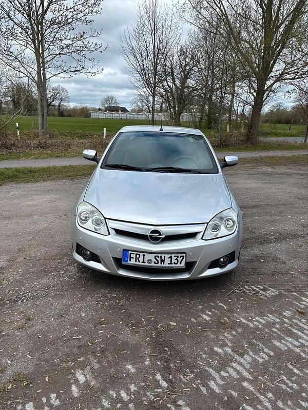 Gebraucht Opel Tigra 125 PS (91 kW) 2008 Silber Cabrio