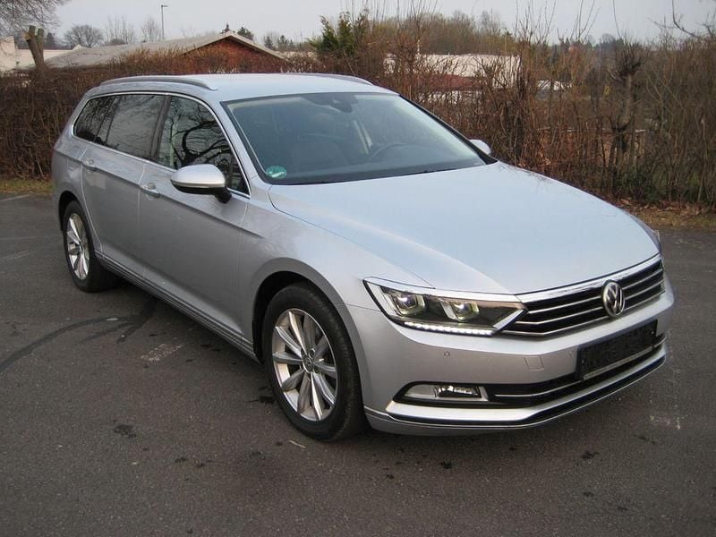 Silber Gebraucht 2017 VW Passat Highline Kombi | 18.490 € (Guter Preis) - Bild 1/4