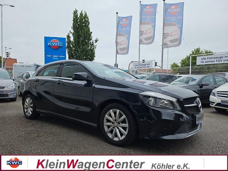 Schwarz Gebraucht 2016 Mercedes A180 Style Limousine | 12.990 € (Guter Preis) - Bild 1/3