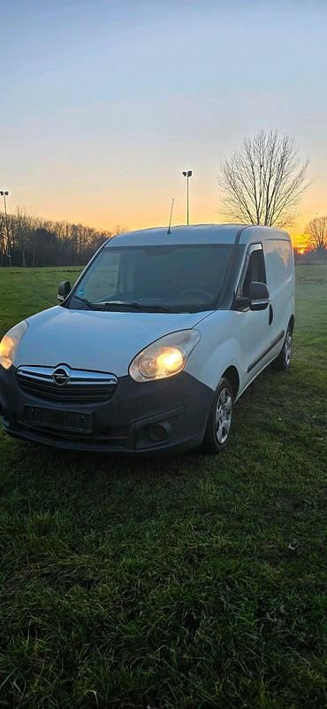 Weiß Gebraucht 2015 Opel Combo Van / Kleinbus | 4.449 € (Fairer Preis) - Bild 1/4