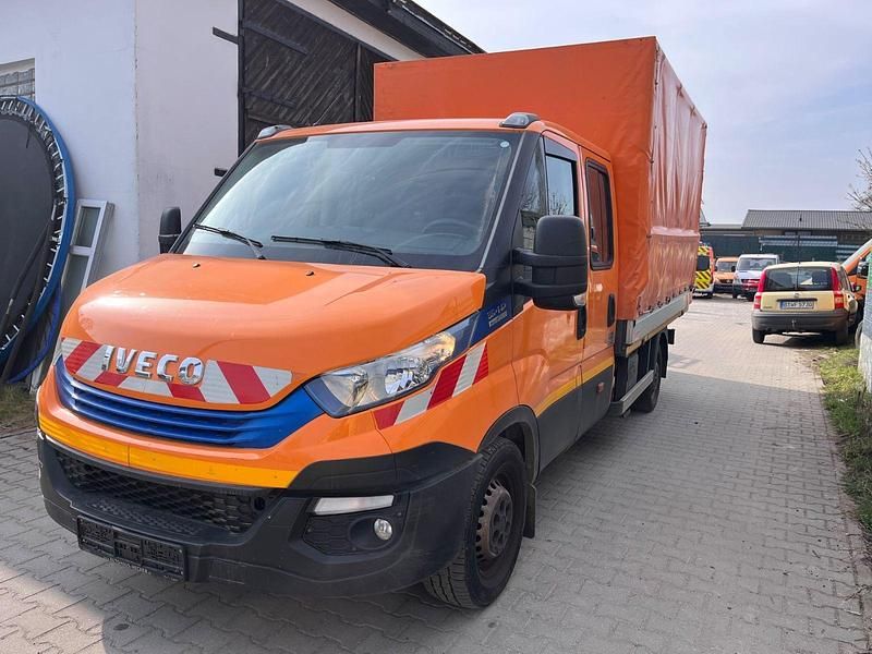 Gebraucht Iveco Daily 136 PS (100 kW) 2018 Orange Van / Kleinbus