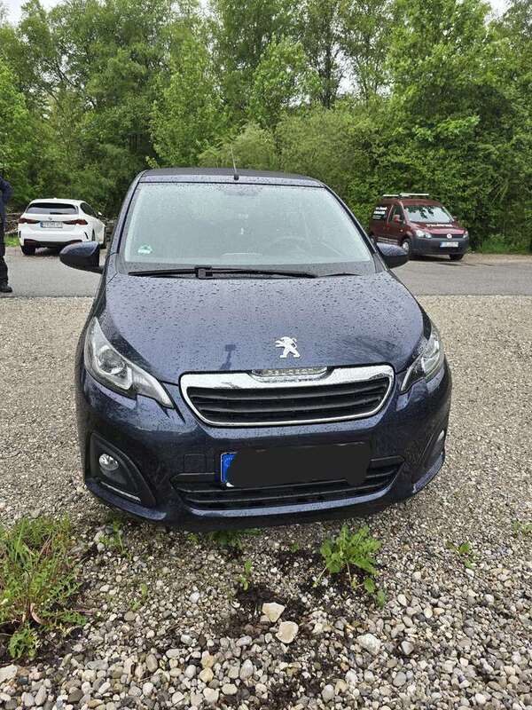 Blau Gebraucht 2014 Peugeot 108 Active Kleinwagen | 5.499 € (Guter Preis) - Bild 1/4