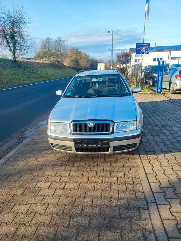 Grau Gebraucht 2003 Skoda Octavia Kombi | 1.100 € (Guter Preis) - Bild 1/4