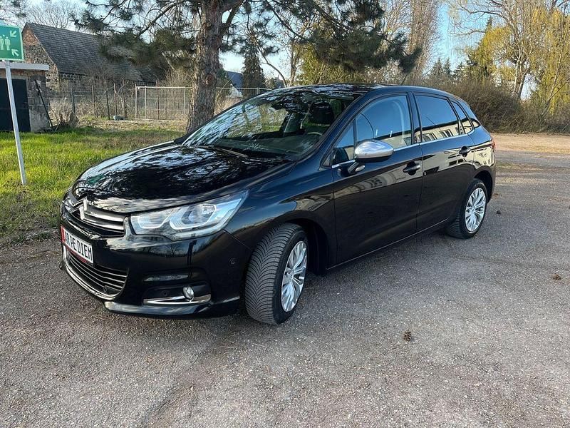 Gebraucht Citroën C4 SELECTION 131 PS (96 kW) 2016 Schwarz Limousine