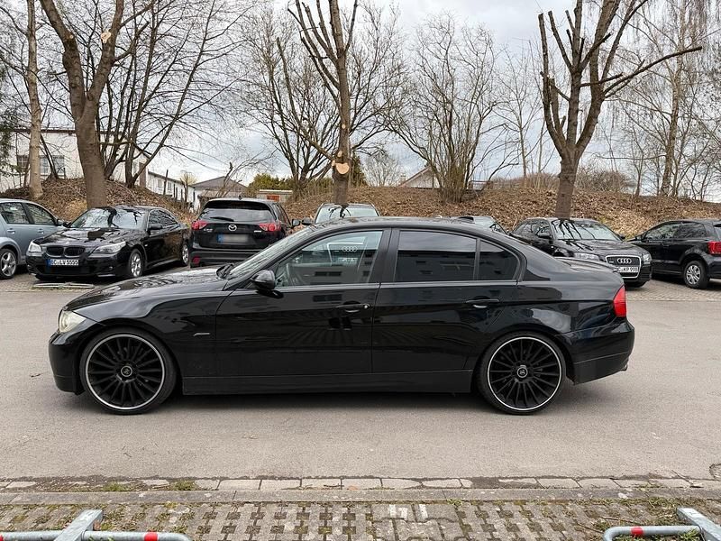 Gebraucht BMW 318 143 PS (105 kW) 2007 Schwarz Limousine