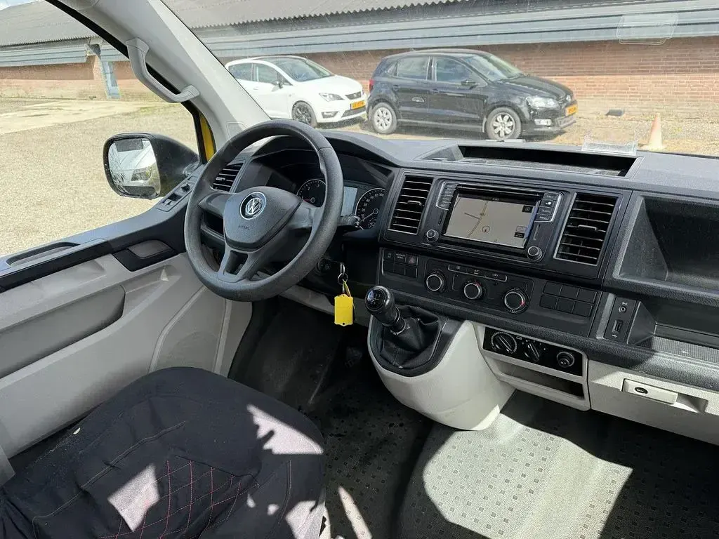 Gebraucht VW Transporter Highline 84 PS (61 kW) 2017 Gelb Van