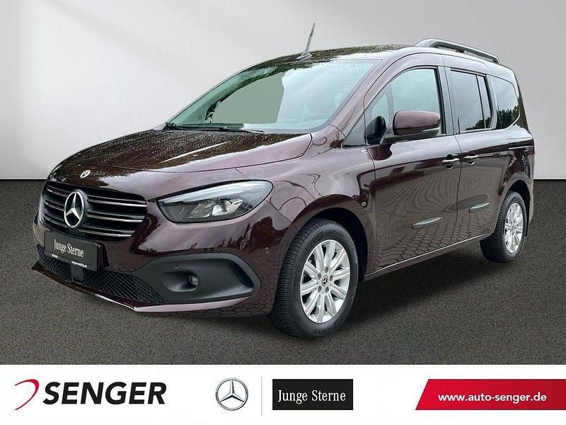 Rot Gebraucht 2023 Mercedes 180 Progressive Limousine | 28.450 € (Guter Preis) - Bild 1/4