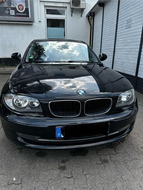 Schwarz Gebraucht 2010 BMW 116 Lifestyle Kleinwagen | 3.499 € (Fairer Preis) - Bild 1/4