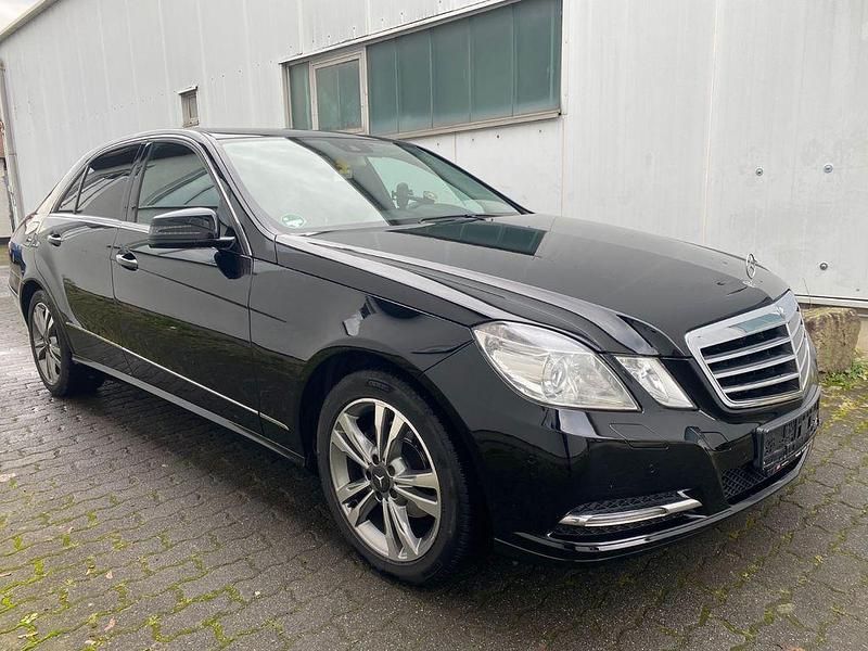 Second-hand Mercedes E200 Elegance 136 CP (100 kW) 2012 Negru Berlinǎ