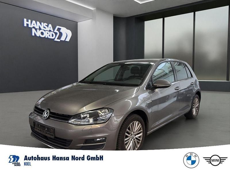 Grau / limestone grey (metallic) Gebraucht 2015 VW Golf VII Cup Limousine | 8.555 € (Guter Preis) - Bild 1/4