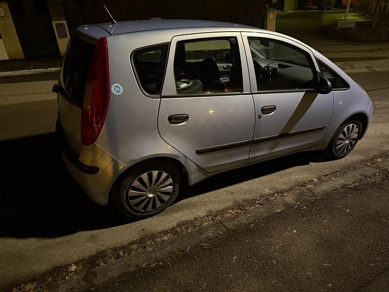Gebraucht Mitsubishi Colt 90 PS (66 kW) 2005 Silber Van / Kleinbus