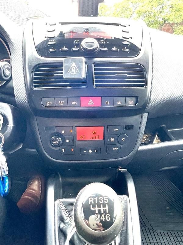 Gebraucht Fiat Doblò 120 PS (88 kW) 2011 Weiß Van / Kleinbus