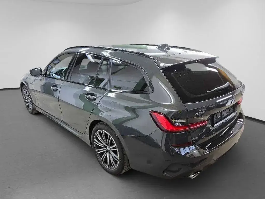 Gebraucht BMW 330e M Sport 184 PS (135 kW) 2021 Grau (metallic) Kombi