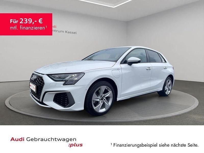 Ibisweiß Gebraucht 2023 Audi A3 Sportback e-tron S-Line Limousine | 34.990 € (Teuer) - Bild 1/3