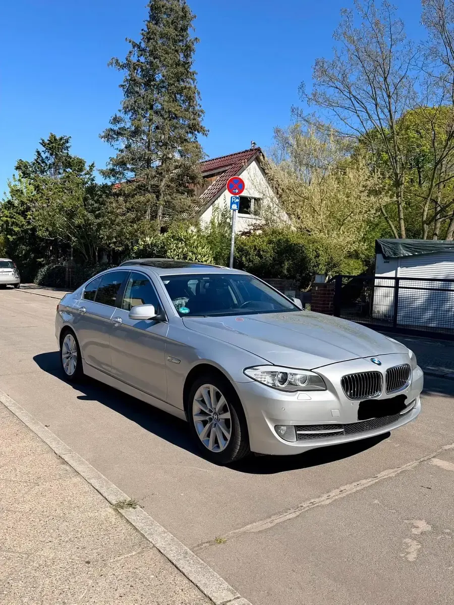 Second-hand BMW 520 184 CP (135 kW) 2012 Argintiu Berlinǎ
