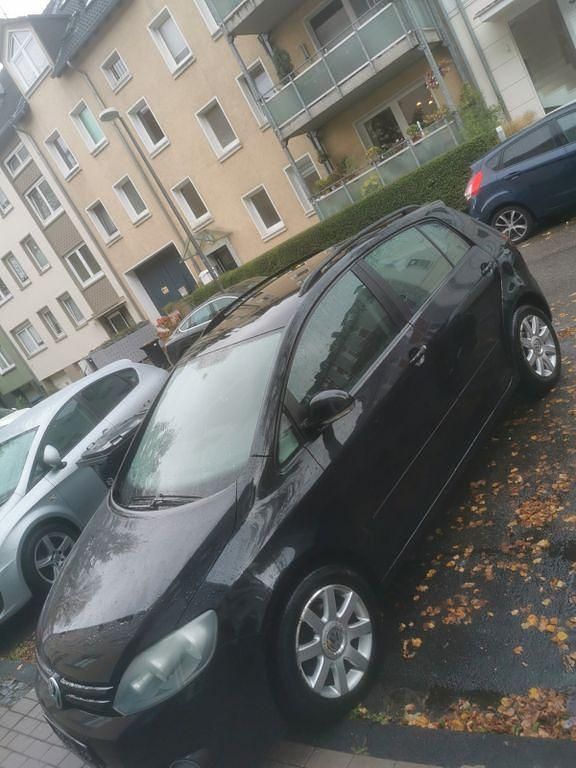 Schwarz Gebraucht 2010 VW Golf Plus Comfortline Van / Kleinbus | 3.199 € (Guter Preis) - Bild 1/4
