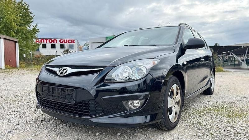 Schwarz Gebraucht 2012 Hyundai i30 Classic Kombi | 2.990 € (Guter Preis) - Bild 1/4