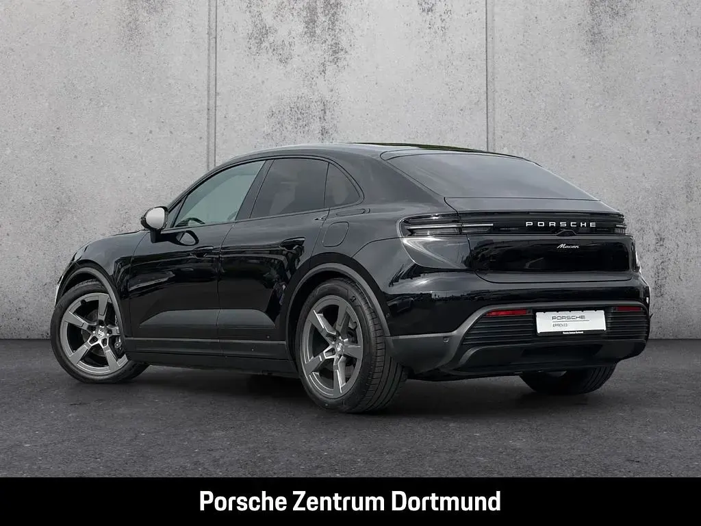Begagnad Porsche Macan 330 kW (449 HK) 2025 Svart SUV