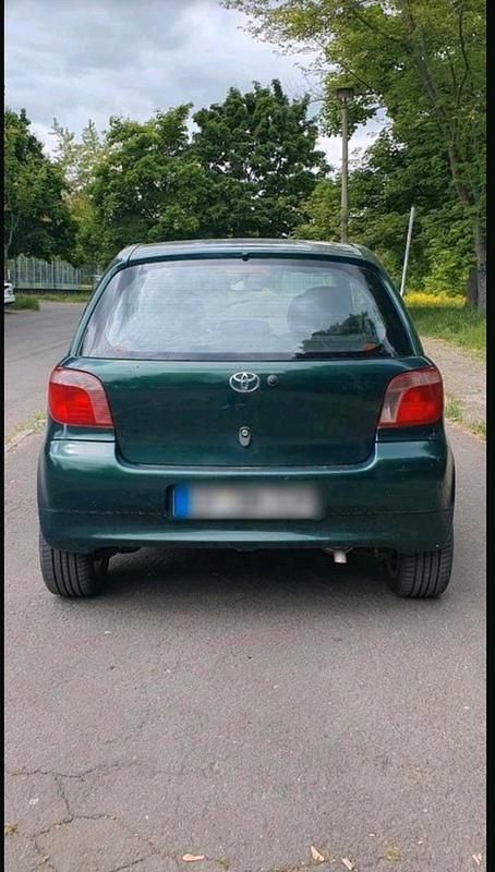 Grün Gebraucht 2000 Toyota Yaris Kleinwagen | 1.100 € (Fairer Preis) - Bild 1/4