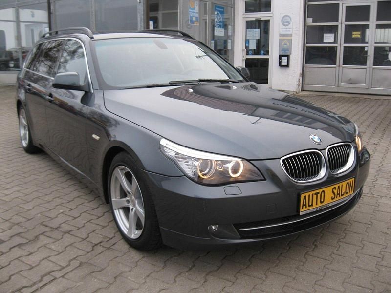 Gebraucht BMW 523 Exclusive 190 PS (139 kW) 2009 Grau Kombi