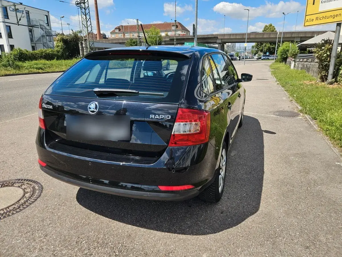 Gebraucht Skoda Rapid 90 PS (66 kW) 2015 Schwarz Kleinwagen