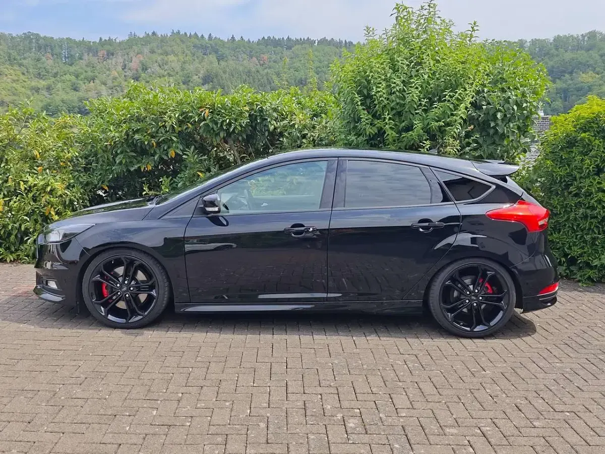 Gebraucht Ford Focus ST 250 PS (183 kW) 2015 Schwarz Limousine