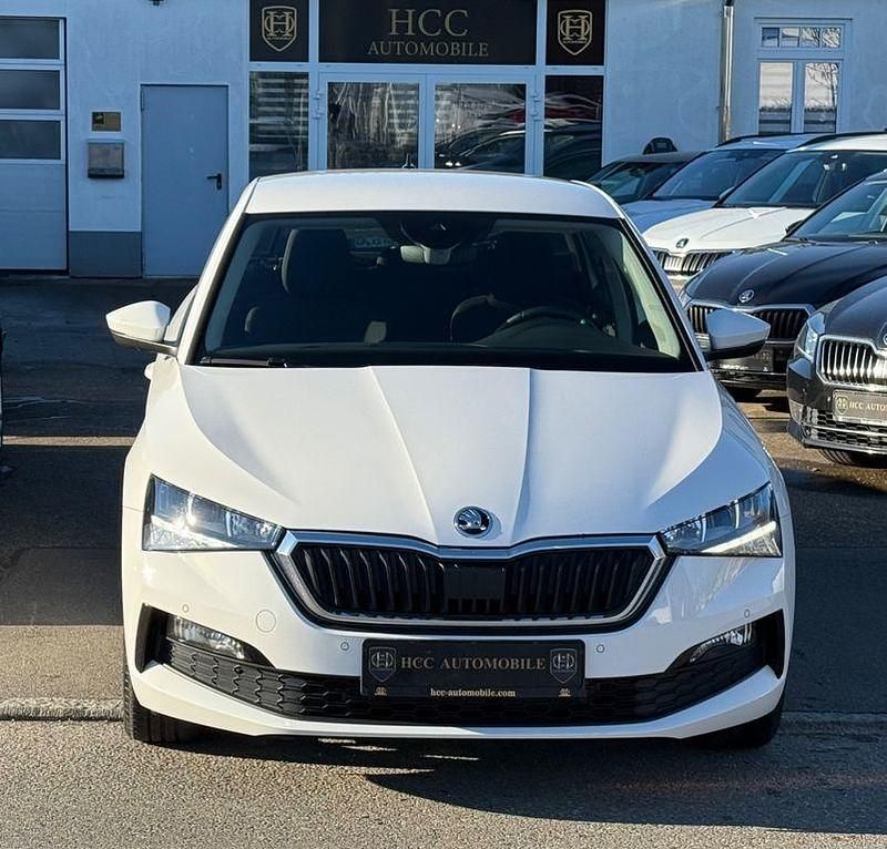 Candyweiss Gebraucht 2023 Skoda Scala Ambition Kleinwagen | 19.998 € (Fairer Preis) - Bild 1/4