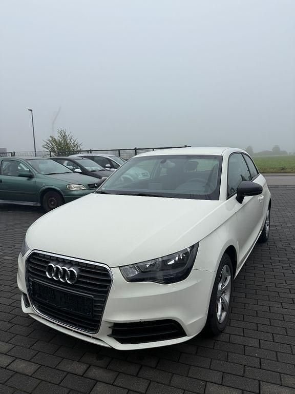 Weiß Gebraucht 2013 Audi A1 Ambition Kleinwagen | 6.300 € (Fairer Preis) - Bild 1/4