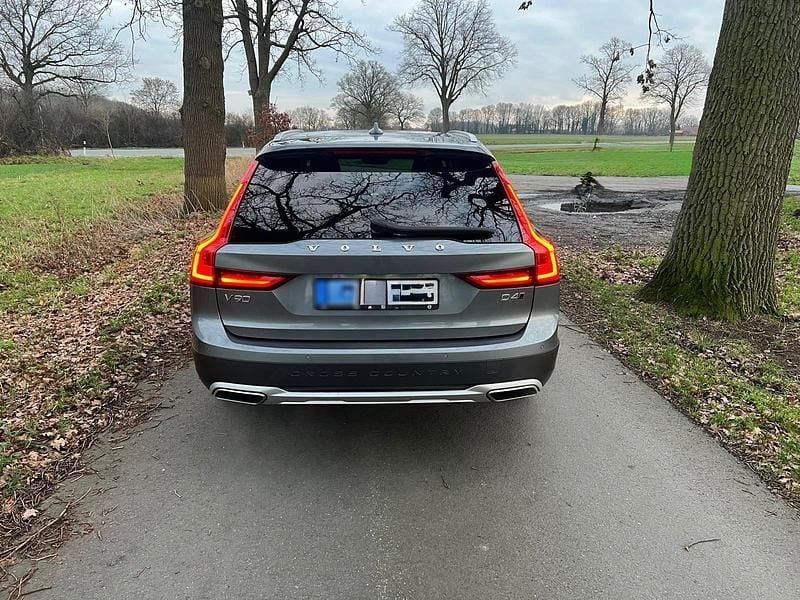 Gebraucht Volvo V90 CC 190 PS (139 kW) 2019 Grau Kombi
